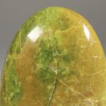Groene Opaal Freeform uit Madagaskar