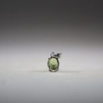 Peridoot hanger, facet geslepen