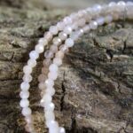 Perzik Maansteen ketting 2 mm