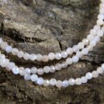 Perzik Maansteen ketting 2 mm