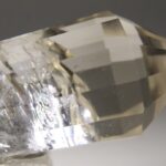 Vogelkristal of Phi-kristal Bergkristal, 12 facet