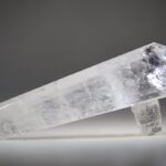 Vogelkristal of Phi-kristal Bergkristal, 12 facet