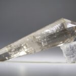 Vogelkristal of Phi-kristal Rookkwarts, 12 facet