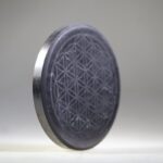 Shungit (Shungiet) oplaadschijf gepolijst 'flower of life'