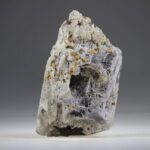 Sjamanenkwarts met Anatase kristallen erop