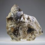 Sjamanenkwarts met Anatase kristallen erop