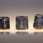 Victoriet / Spinel in Biotiet