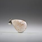 Stilbiet met Scoleciet hanger