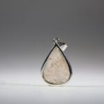 Stilbiet met Scoleciet hanger