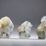 Apofylliet (Zeegroene) met Stilbiet en daarop Calciet kristalletjes (Realisatie)